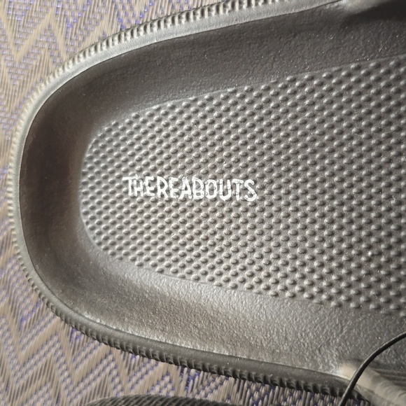 THEREABOUTS BRAND GIRLS BLACK SLIDE SANDALS SIZE 2-3 - Picture 3 of 10